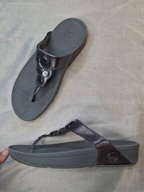 FitFlop Lunetta Metallic Deep Purple Patent Jeweled Thong Sandals US 11 EU 43